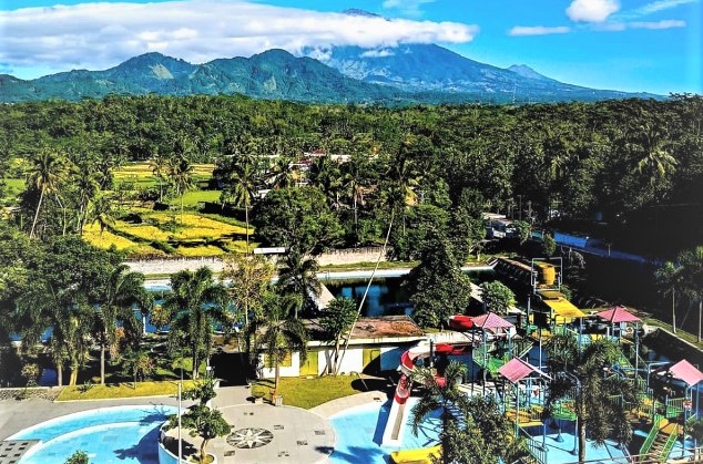 Taman Air Kalibening, Waterboom dengan Pemandangan Surgawi di Magelang yang Comeback Setelah Vakum Gara-gara Covid